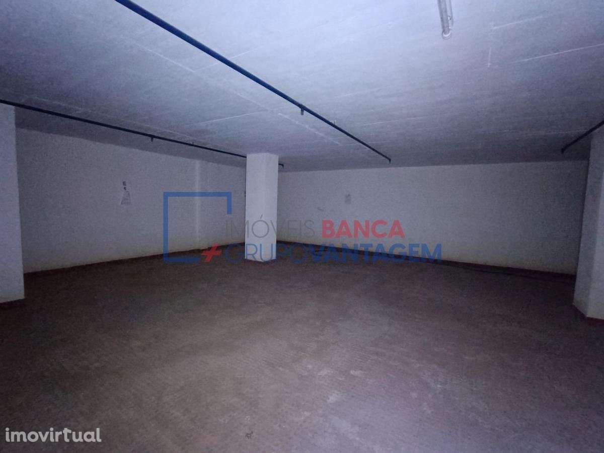 LUGAR DE PARQUEAMENTO - TAPADA DAS MERCÊS - Grande imagem: 2/18