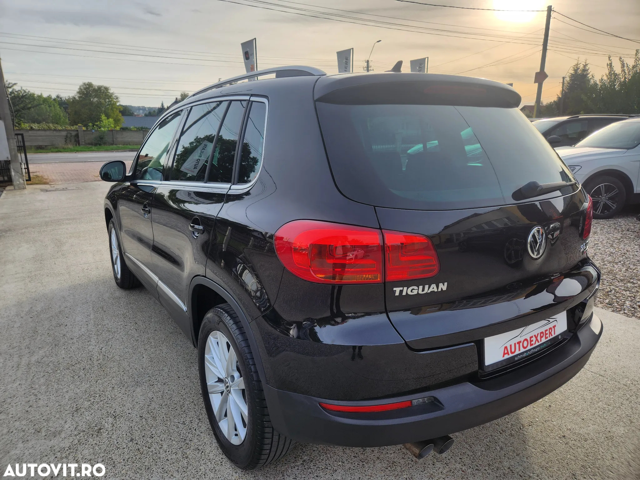 Volkswagen Tiguan 2.0 TDI 4Motion BMT Sport & Style - 9