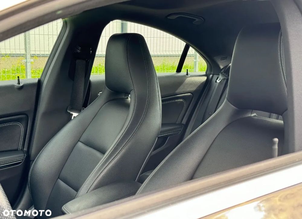 Mercedes-Benz CLA 250 4-Matic AMG Line - 26