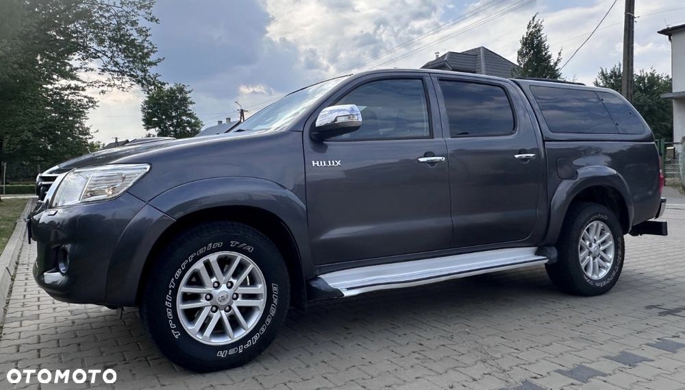 Toyota Hilux - 1