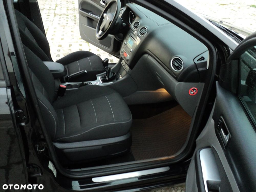 Ford Focus 1.6 Trend - 16