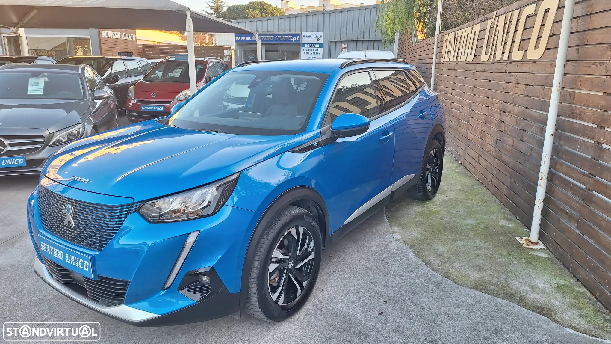 Peugeot e-2008 50 kWh Allure - 3