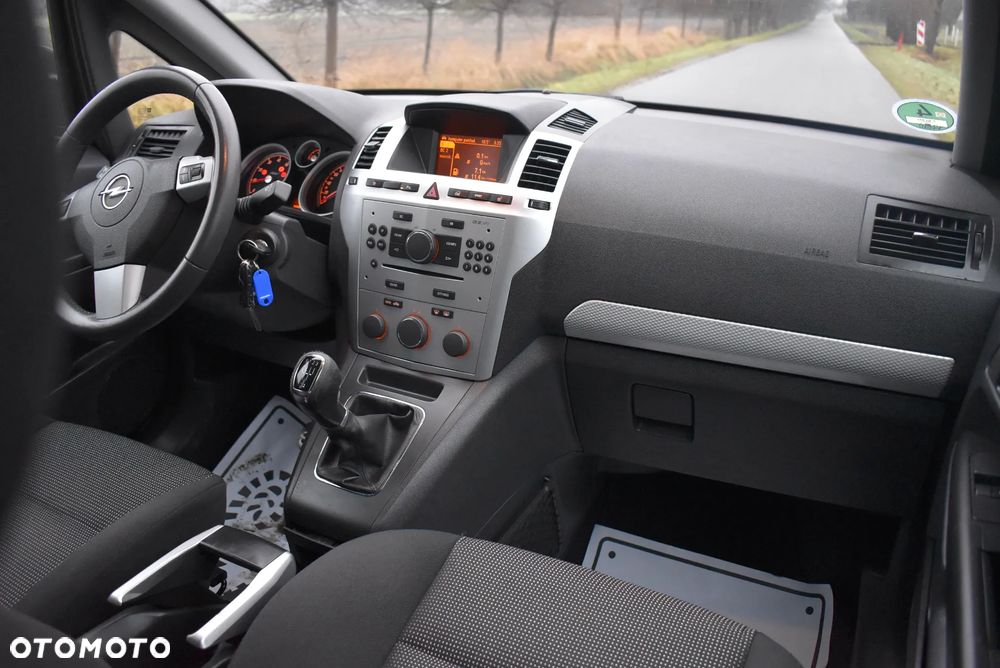 Opel Zafira 1.8 Sport - 25