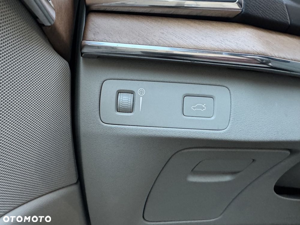 Volvo XC 90 B5 D AWD Momentum Pro - 31