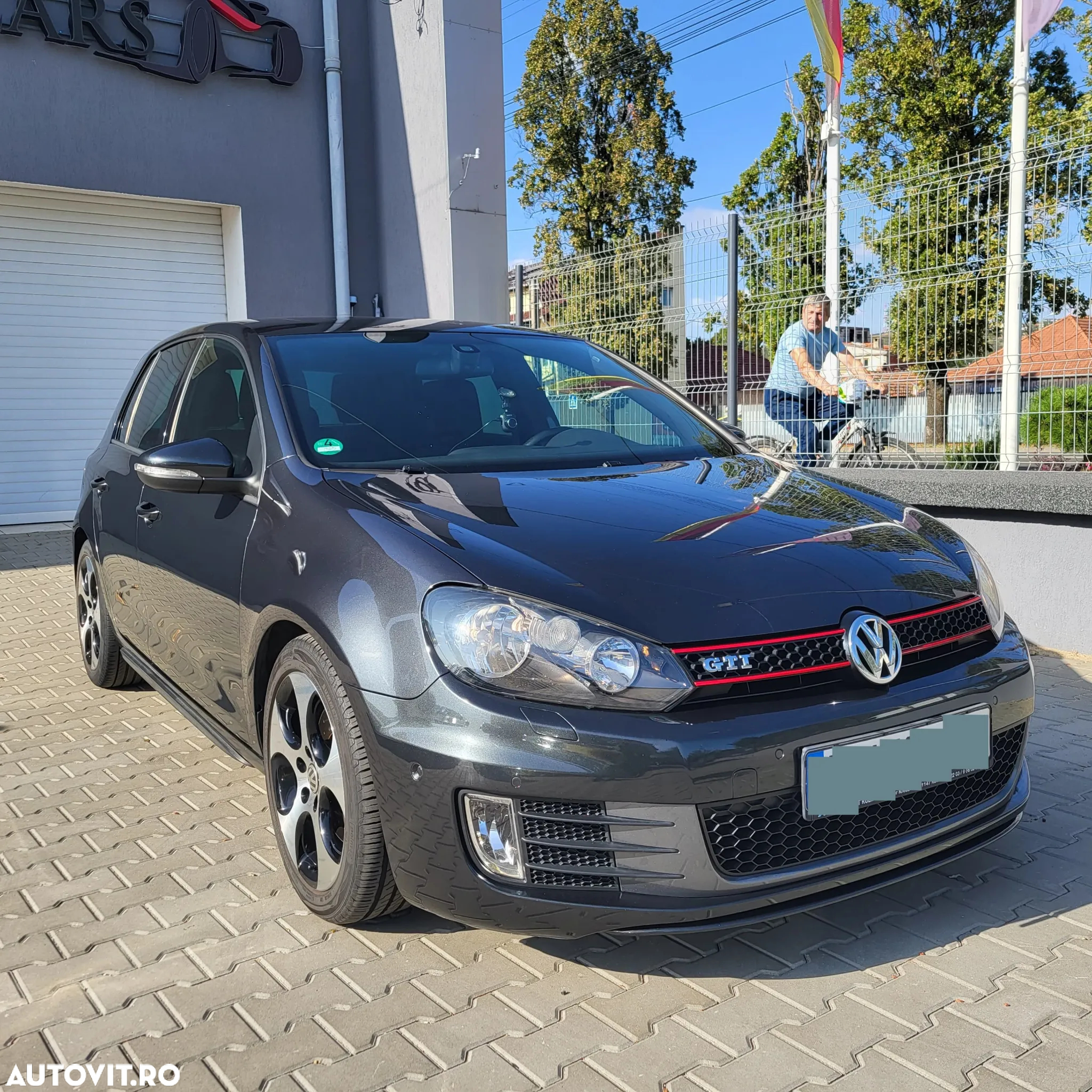 Volkswagen Golf 2.0 TSI GTI - 2