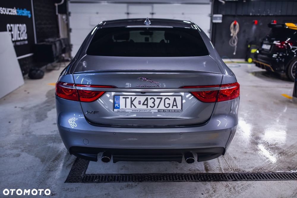 Jaguar XF 2.0 i4D AWD R-Sport - 11