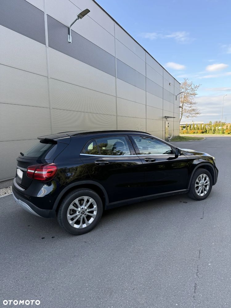 Mercedes-Benz GLA 200 7G-DCT - 2