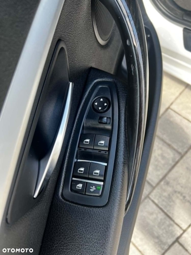 BMW Seria 3 318d Luxury Line - 26