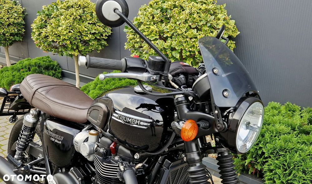 Triumph Bonneville - 13