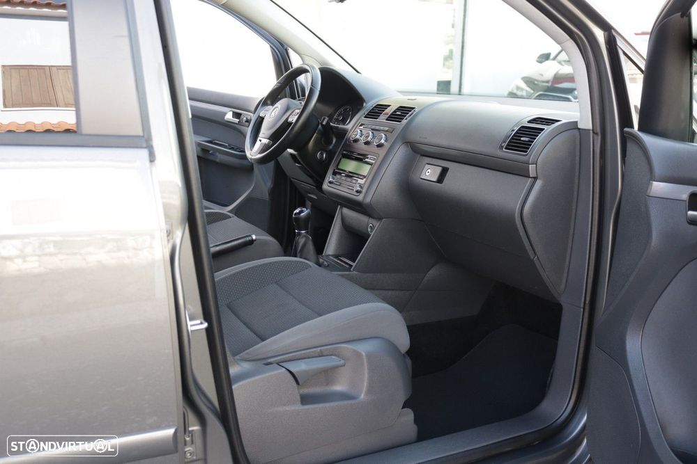 VW Touran 1.6 TDI BM Confortline 7L - 17