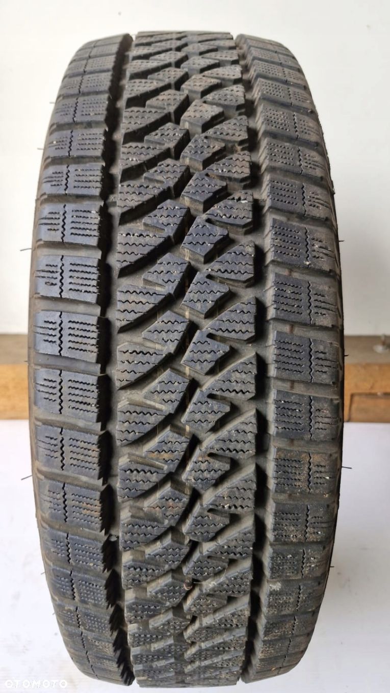 Bridgestone Blizzak W810 225/70R15c 112/110 R - 1