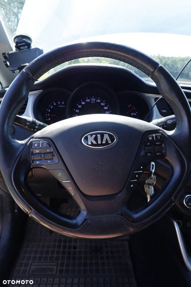 Kia Ceed - 12