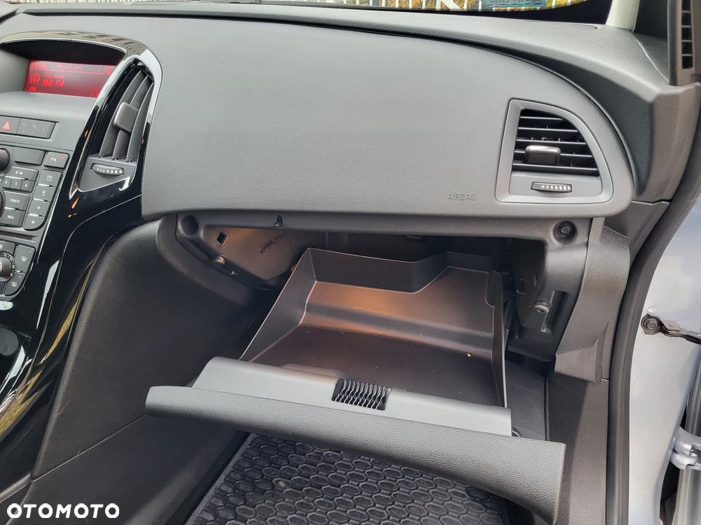 Opel Astra IV GTC 1.6 T SIDI Sport S&S EU6 - 33