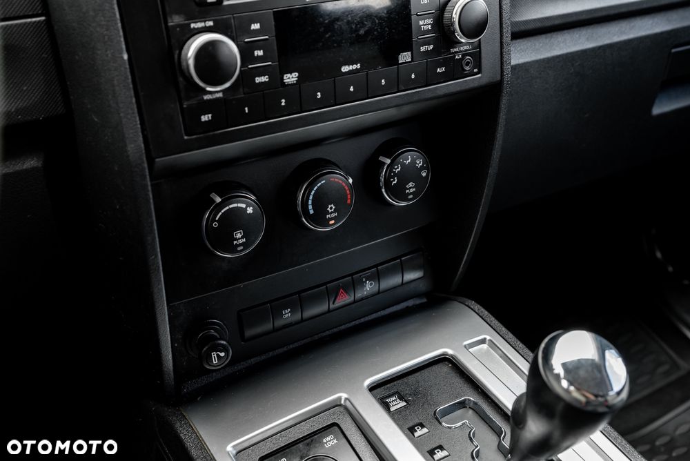 Dodge Nitro 3.7 V6 SLT - 27
