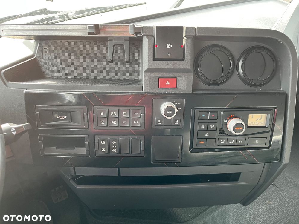 Renault T480 High Sleeper Cab - 12