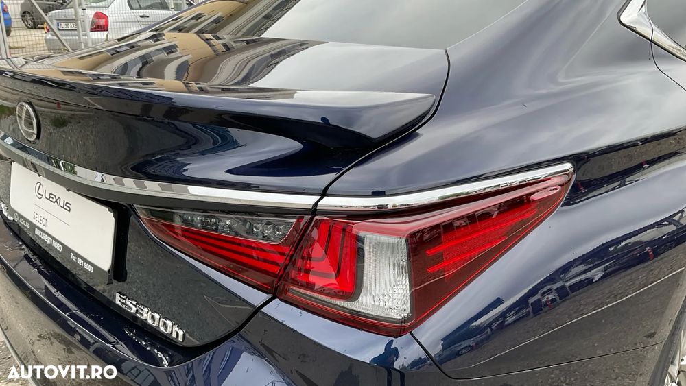 Lexus Seria ES 300h 2.5 TNGA HV 25H- 4X2 CVT Luxury - 28