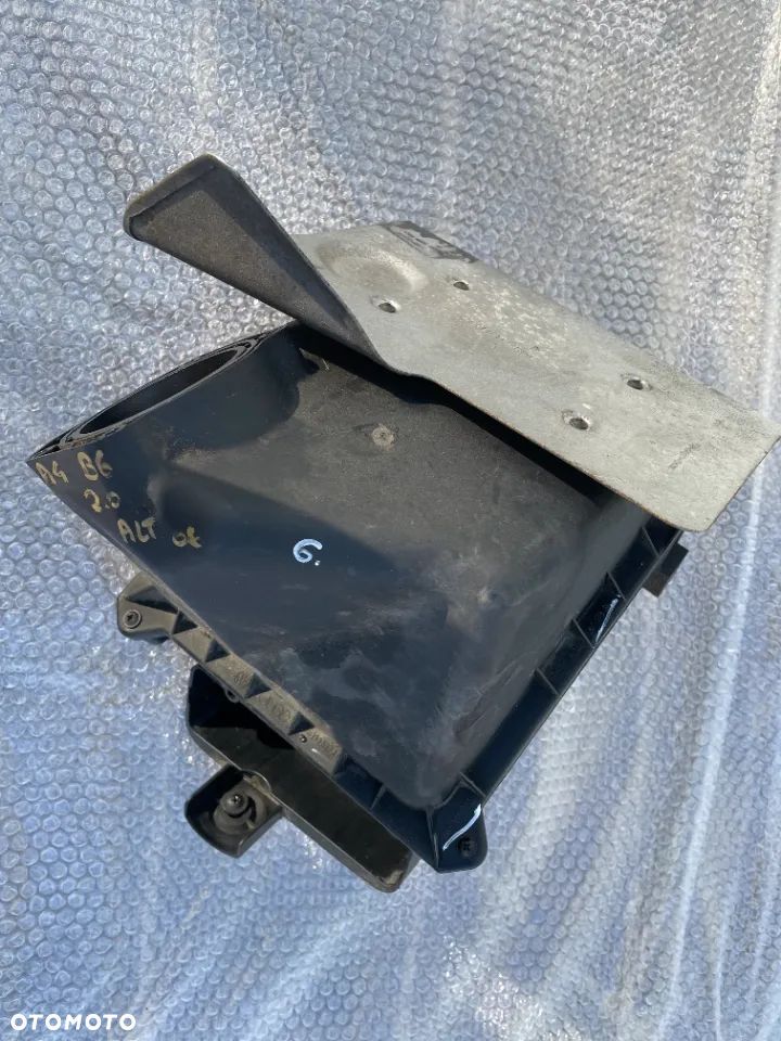 OBUDOWA POWIETRZA AUDI A4 B6 2.0 ALT 06B000183 - 1