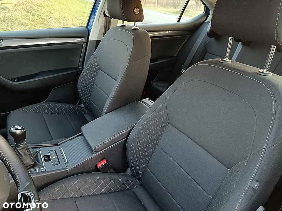 Skoda Superb 2.0 TDI Ambition - 25