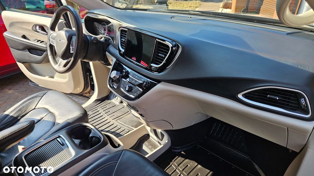 Chrysler Pacifica - 23