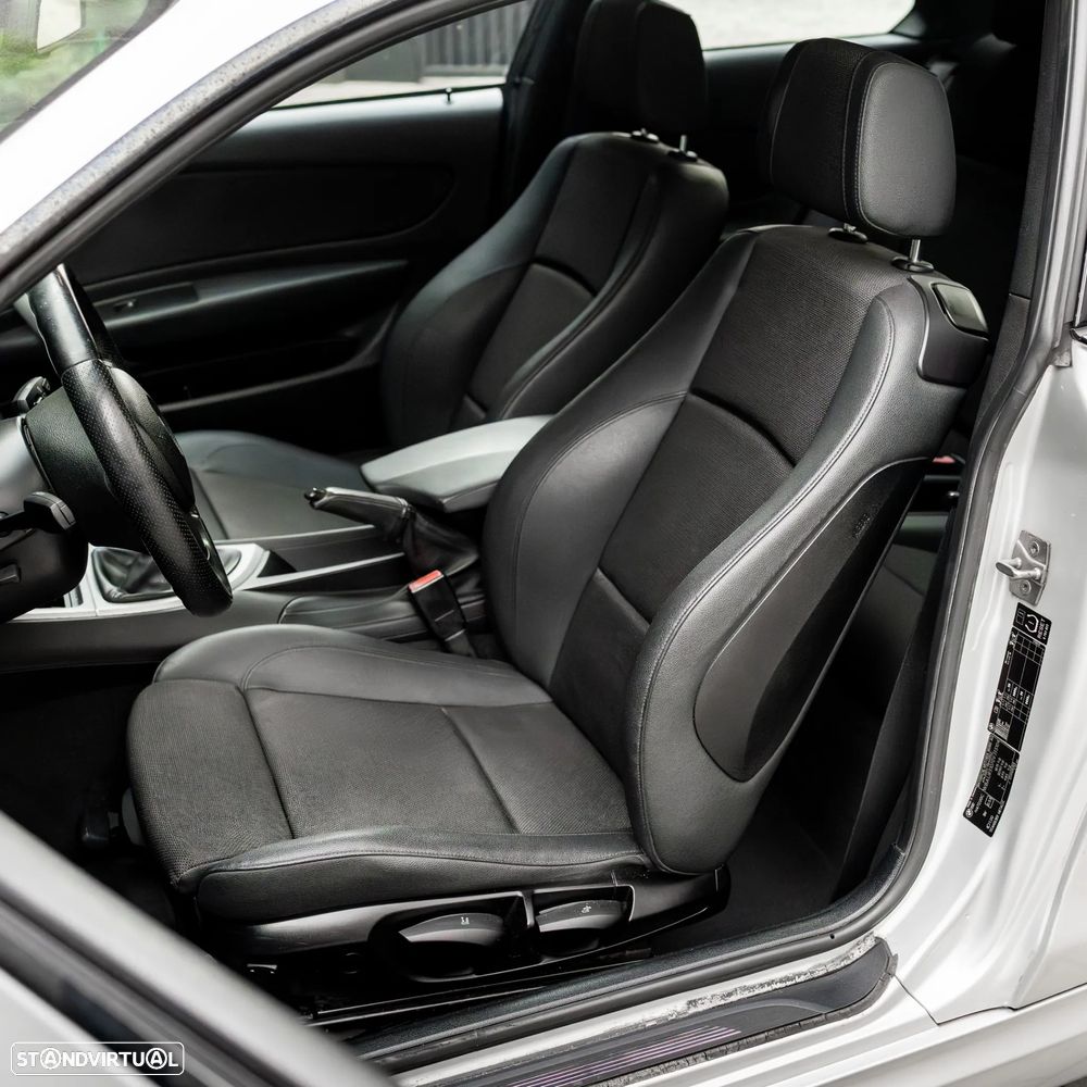 BMW 120 d Coupe Limited Edition Lifestyle c/ M Sport Pack - 8