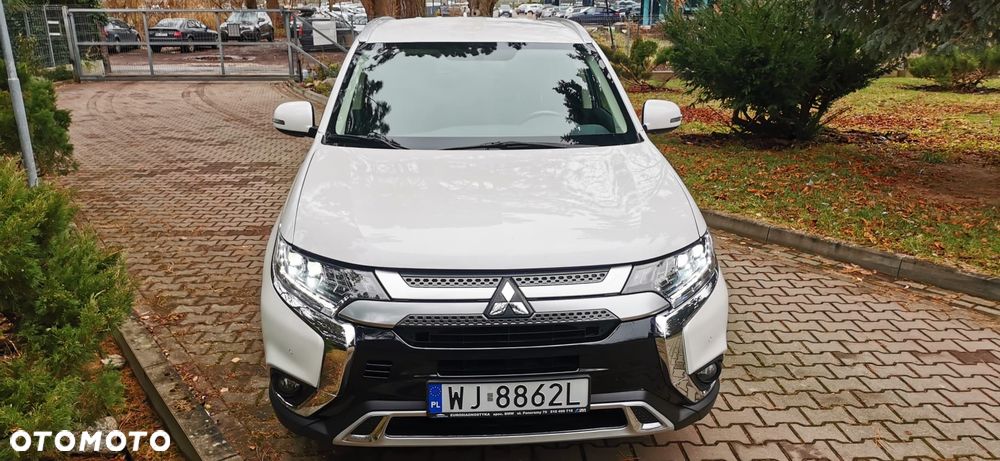 Mitsubishi Outlander - 1