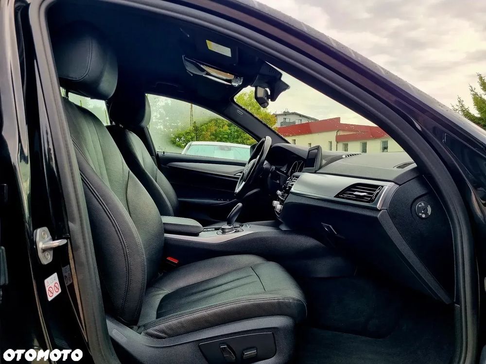 BMW Seria 5 520i Sport Line - 12