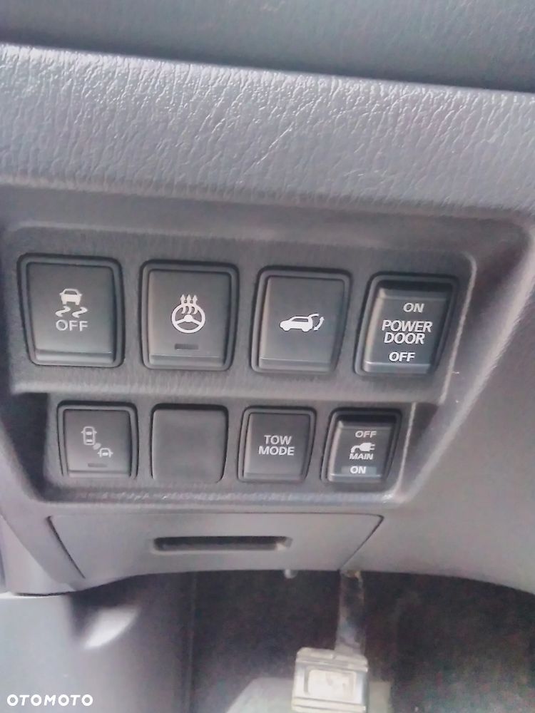 Nissan Pathfinder - 2