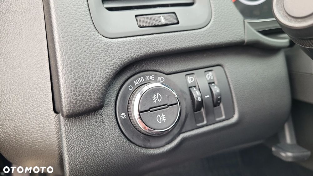 Opel Insignia - 25