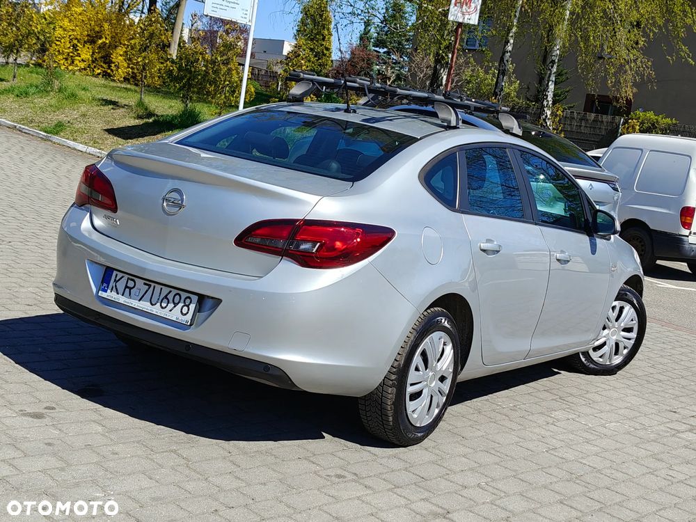 Opel Astra 1.6 Sport - 31