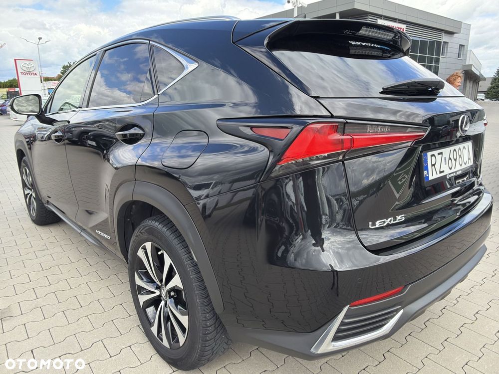 Lexus NX 300h F Impression AWD - 30