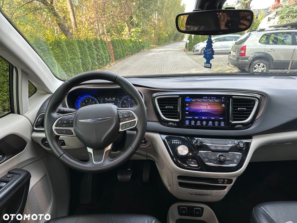Chrysler Pacifica - 25