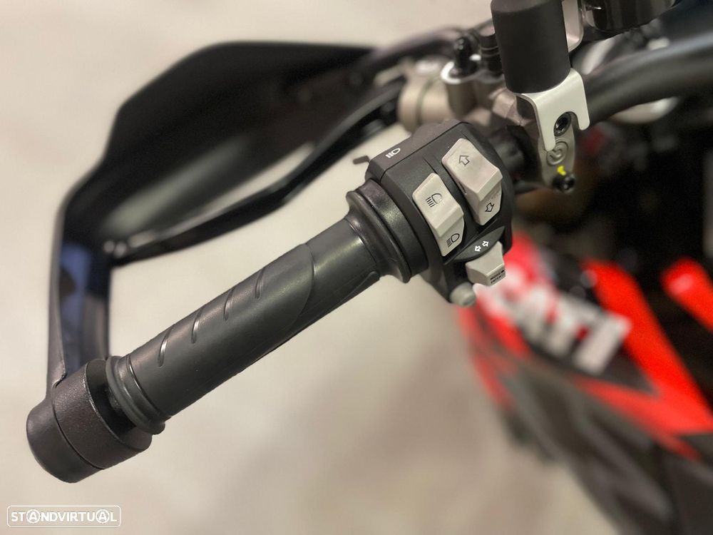 Ducati Hypermotard 698 RVE - 6