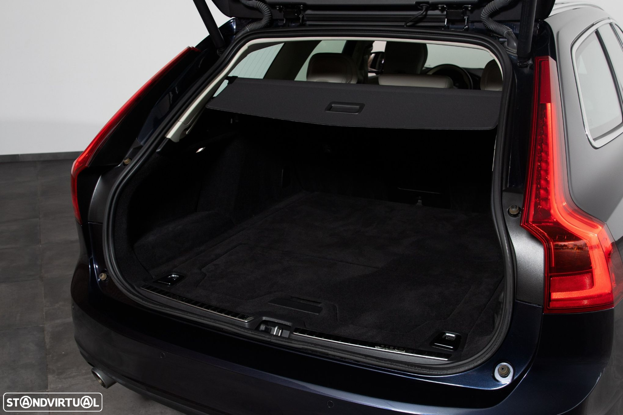 Volvo V90 2.0 D4 Momentum Geartronic - 29