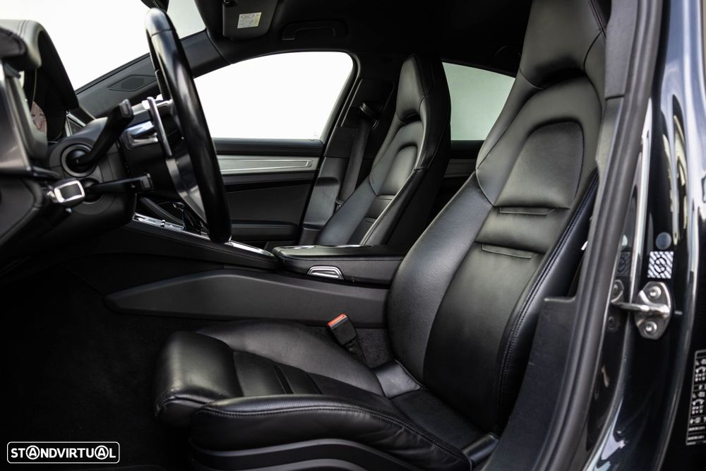 Porsche Panamera 4 S - 35