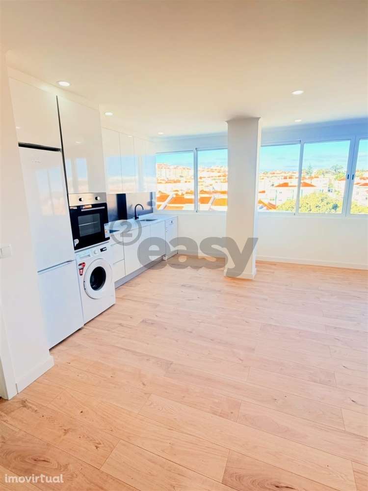 T4 Totalmente Remodelado na Zona Nobre da Damaia - Grande imagem: 2/27