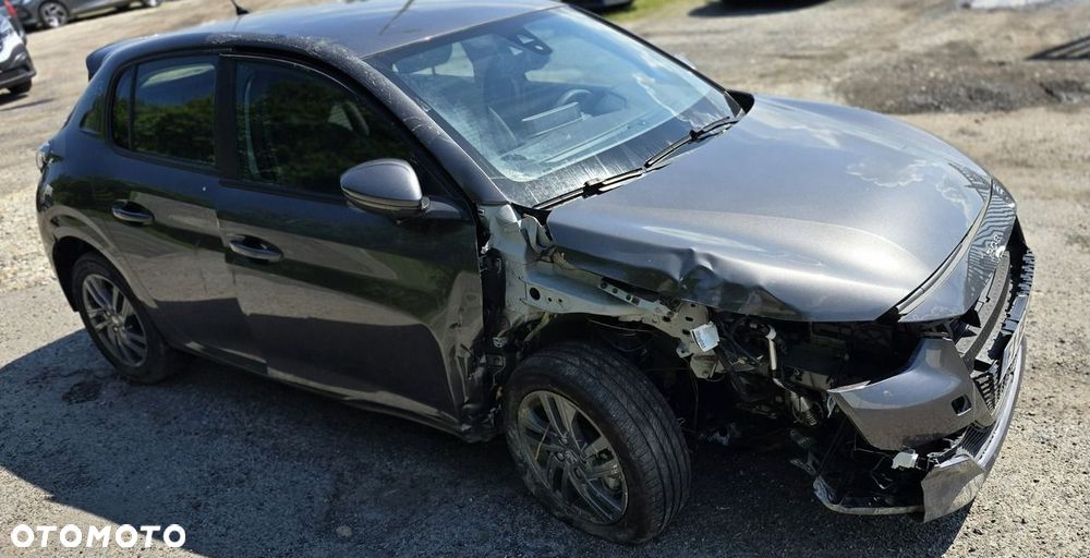 Peugeot 208 - 8