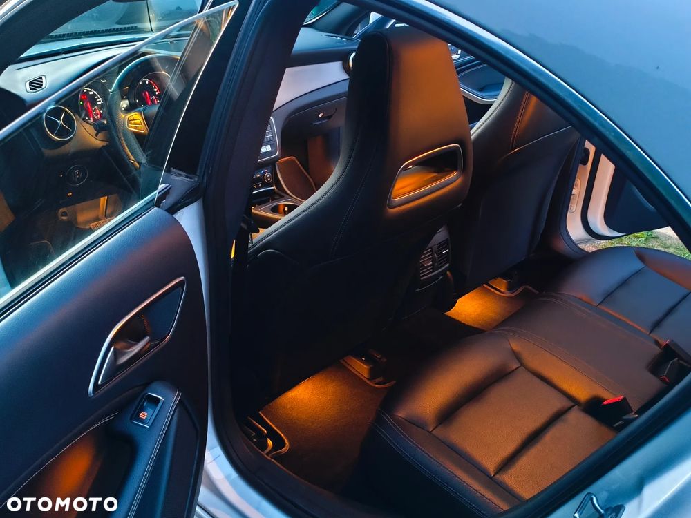 Mercedes-Benz CLA 250 4Matic 7G-DCT - 29