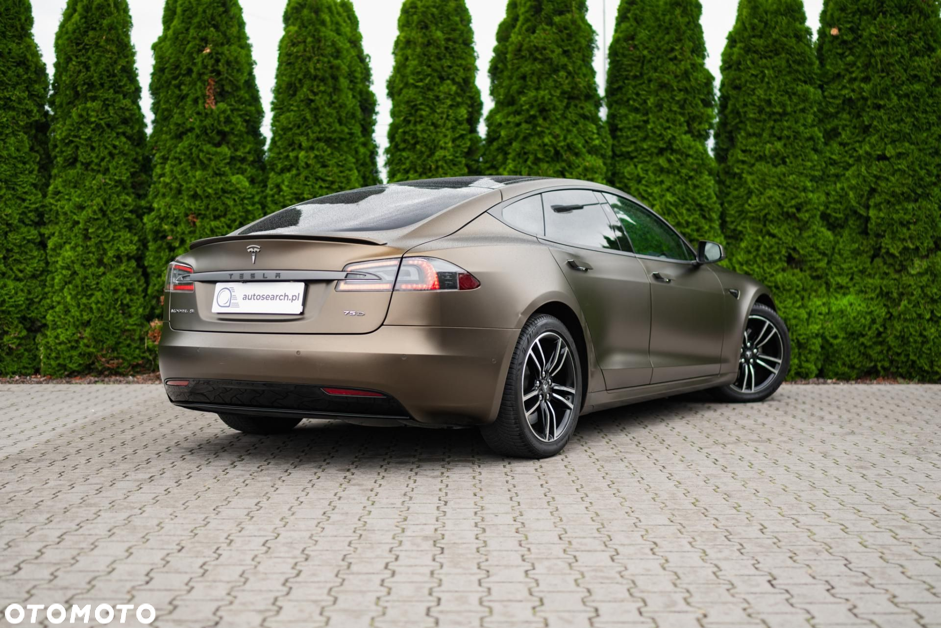 Tesla Model S - 4