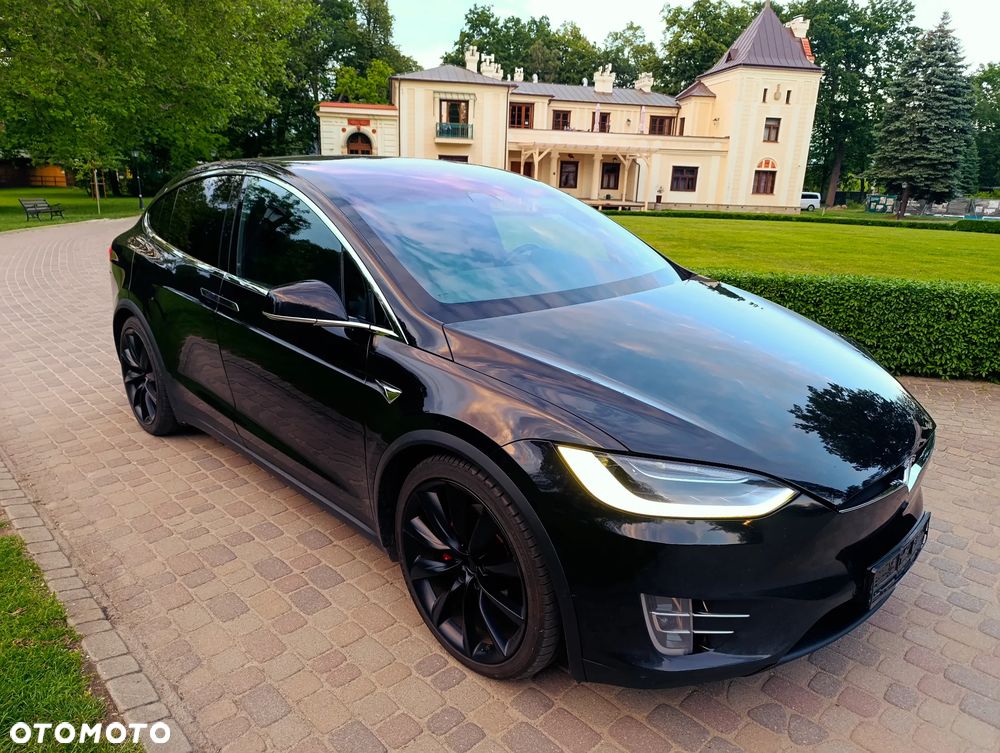 Tesla Model X - 1