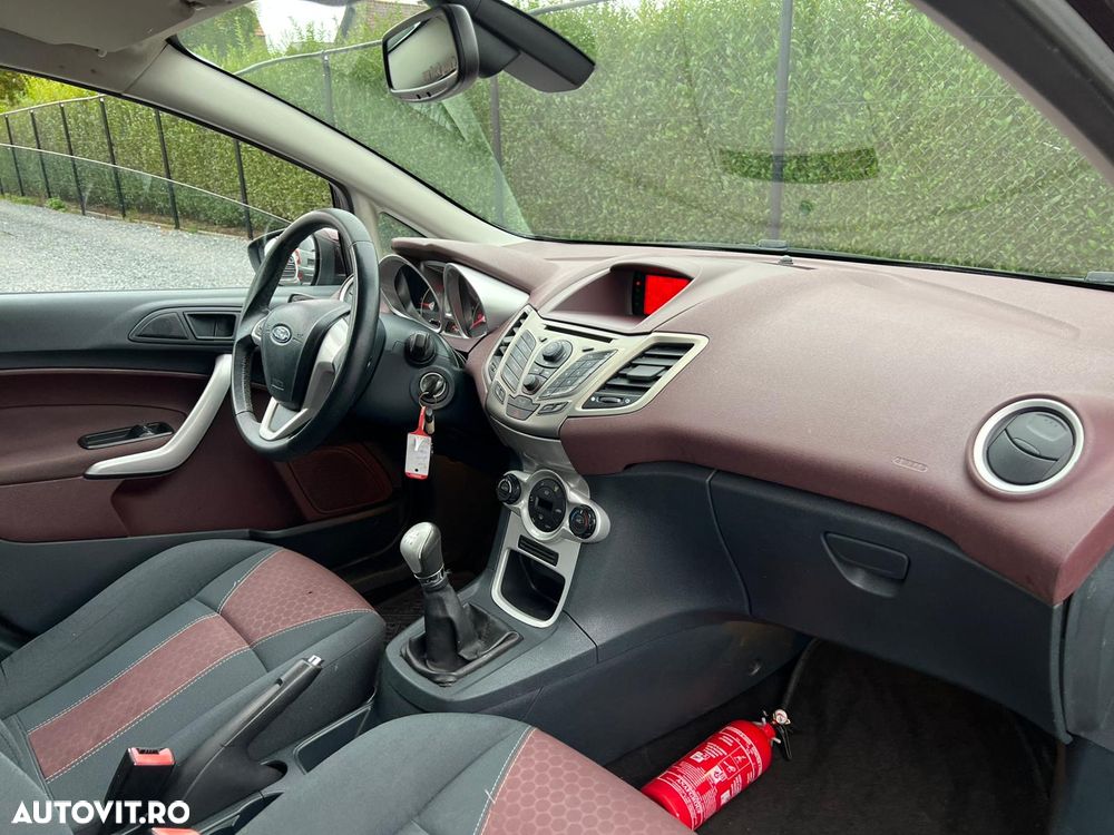 Ford Fiesta 1.6 TDCI Titanium - 12