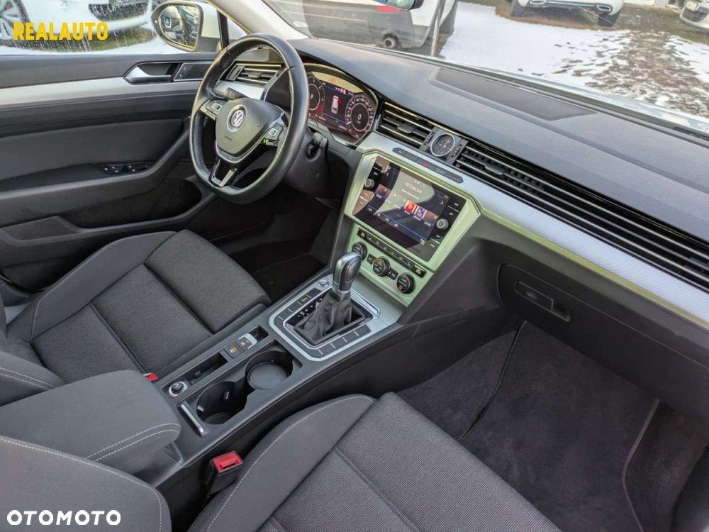 Volkswagen Passat - 21