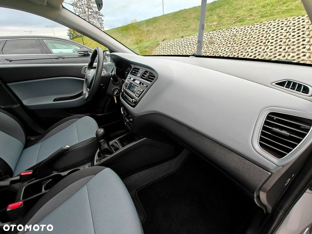 Hyundai i20 blue 1.2 Classic - 23