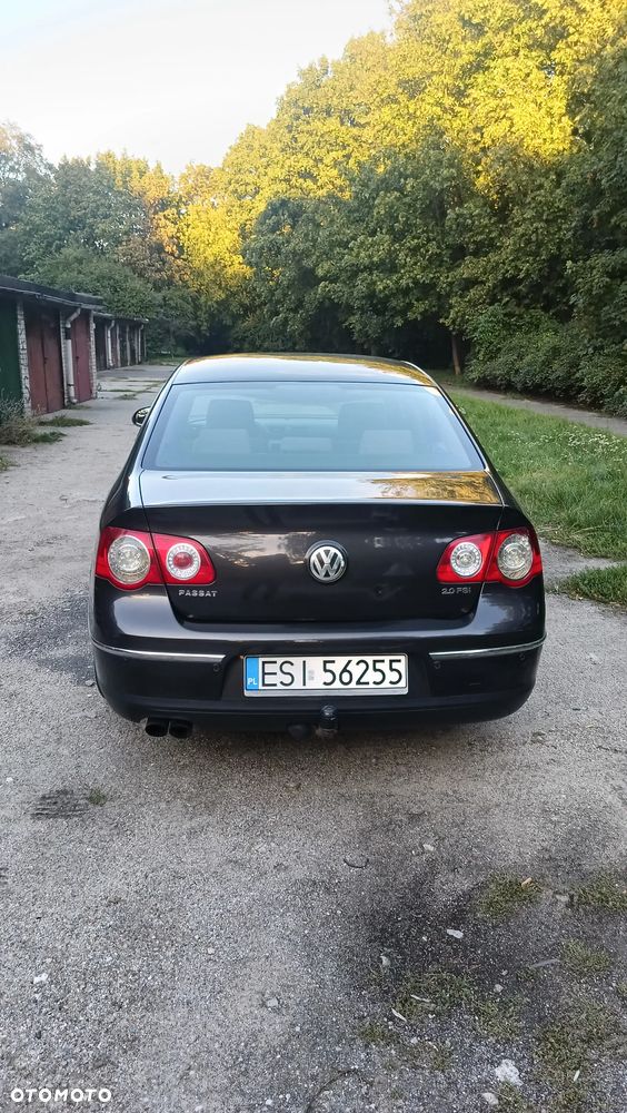 Volkswagen Passat 2.0 FSI Comfortline - 6