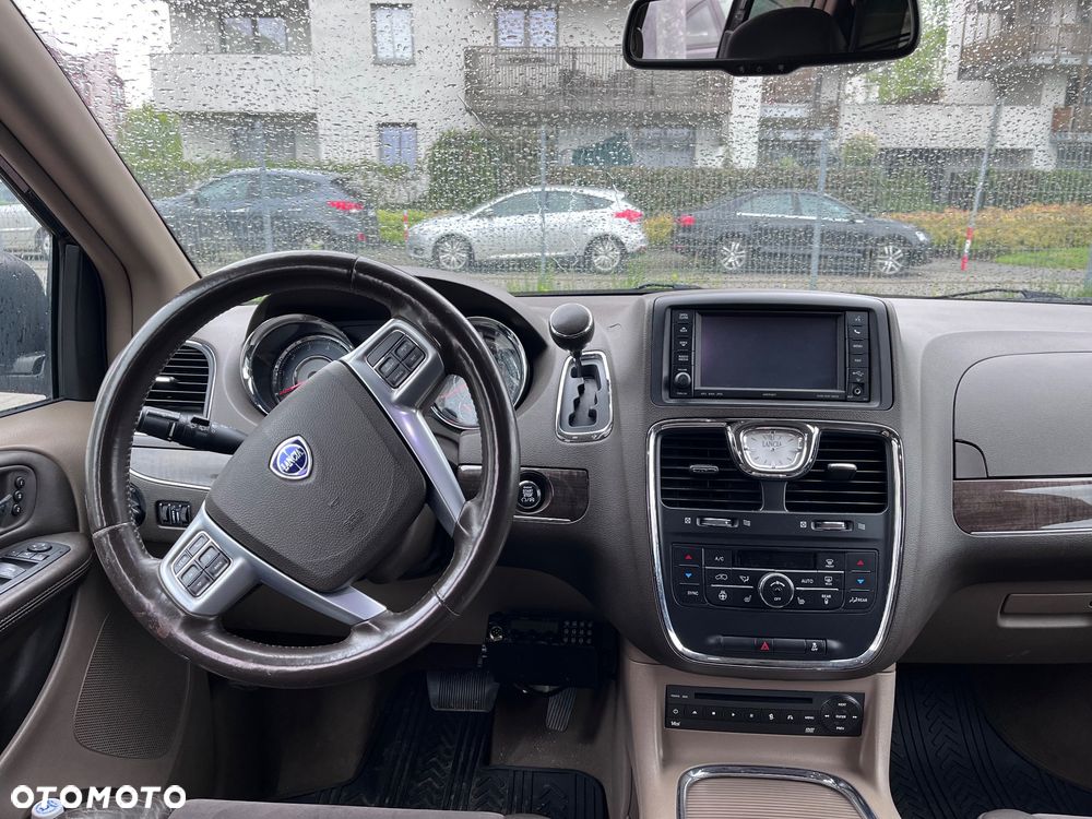 Lancia Voyager 3.6 Platinum - 13