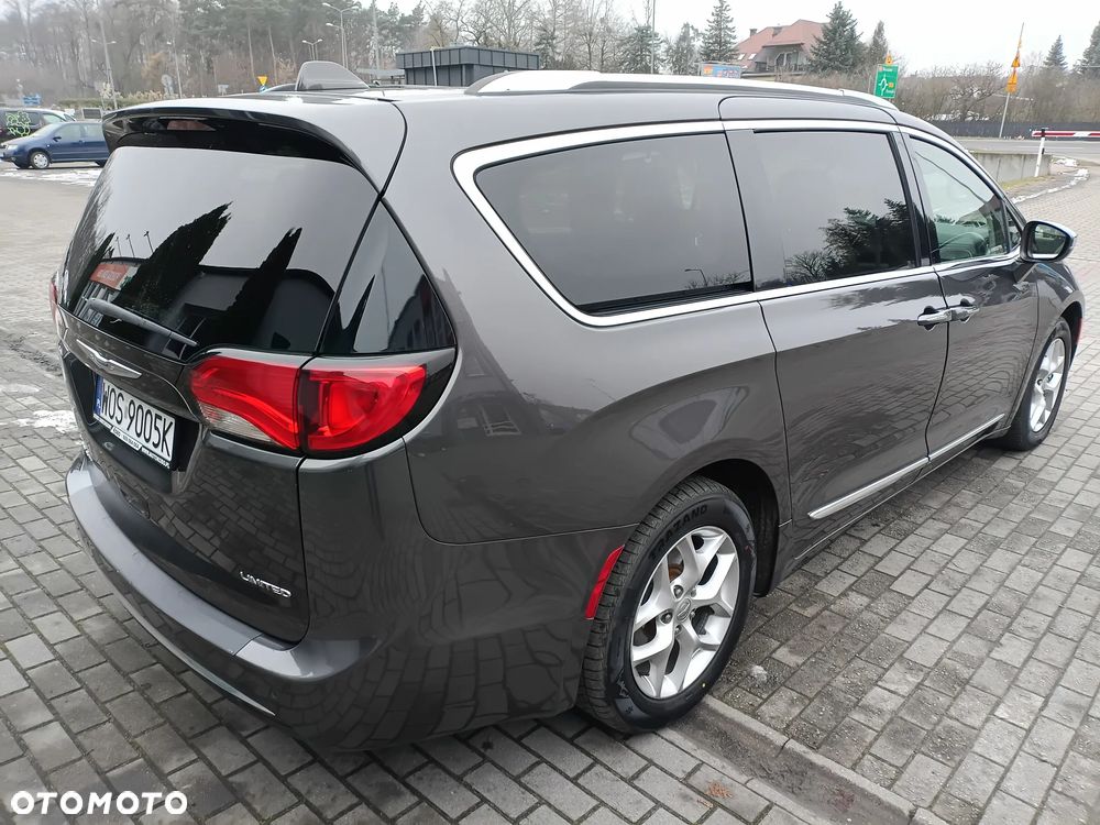 Chrysler Pacifica - 5