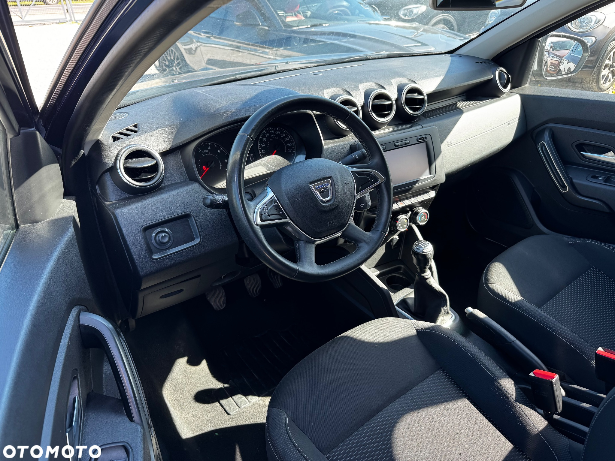 Dacia Duster 1.6 SCe Comfort - 37