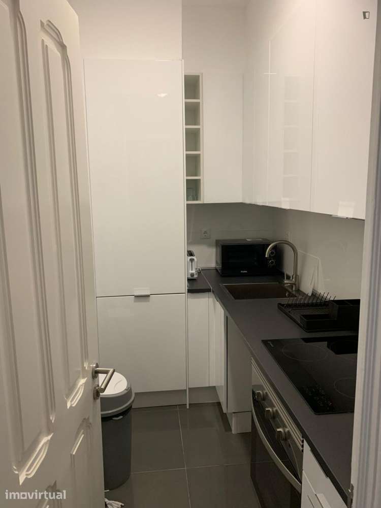 Quarto - localizado em Anjos Lisbon - Grande imagem: 2/4