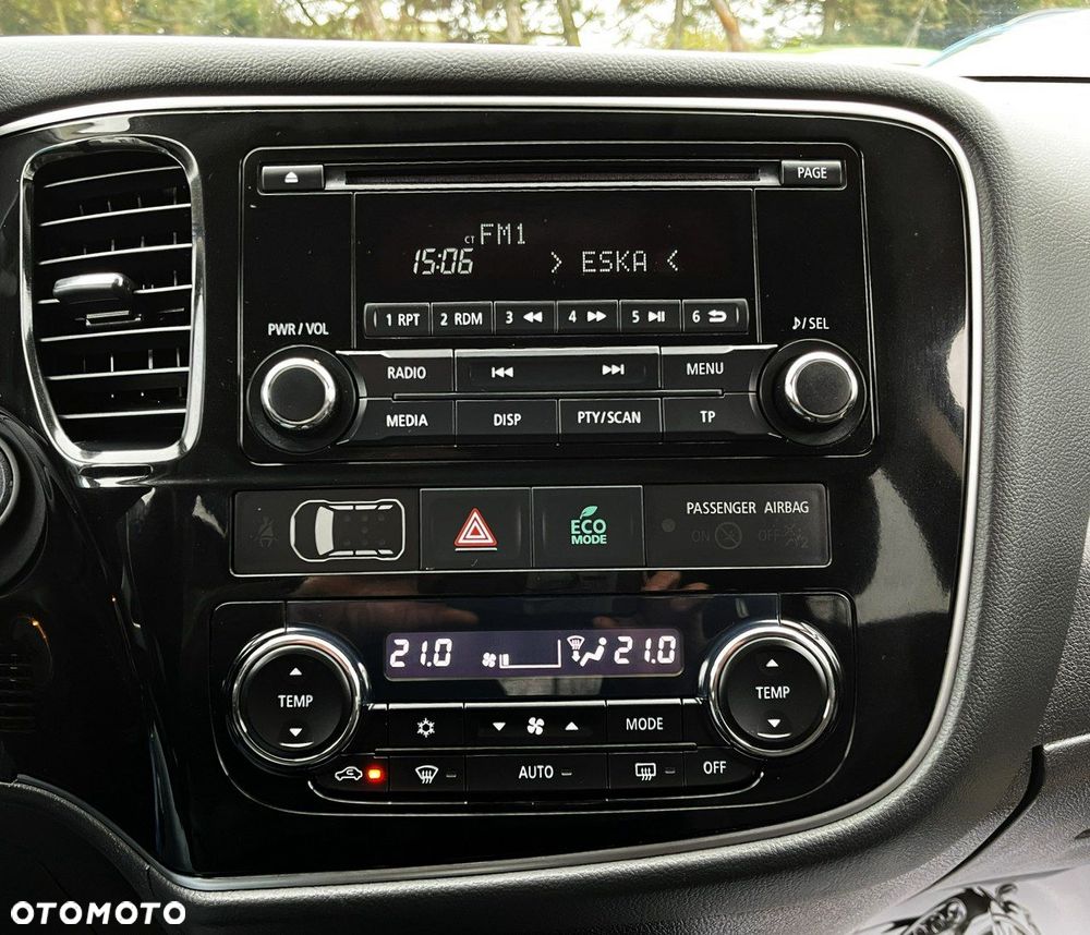 Mitsubishi Outlander 2.0 Instyle + 4WD CVT - 23