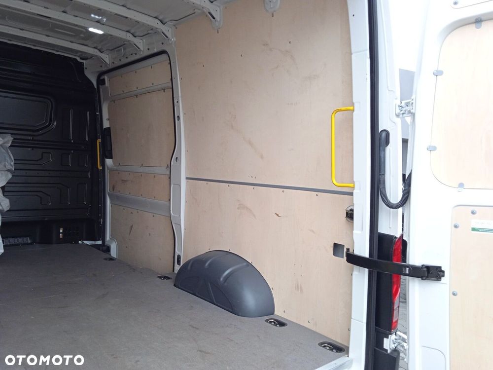 Volkswagen e-Crafter 35 10,7m3 - 27