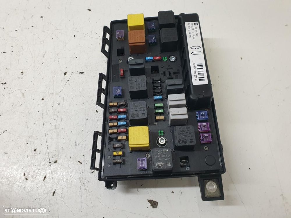 CAIXA DE RELES FUSÍVEIS OPEL ASTRA H CARAVAN - 1
